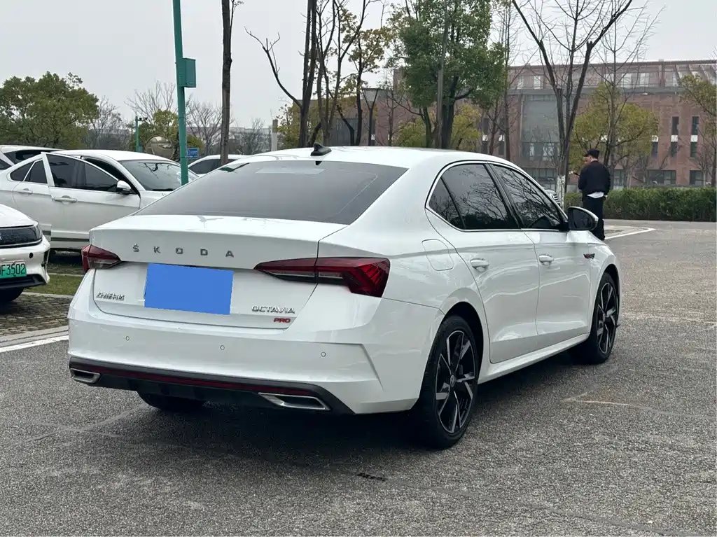 Skoda Octavia 2024 — фото 9