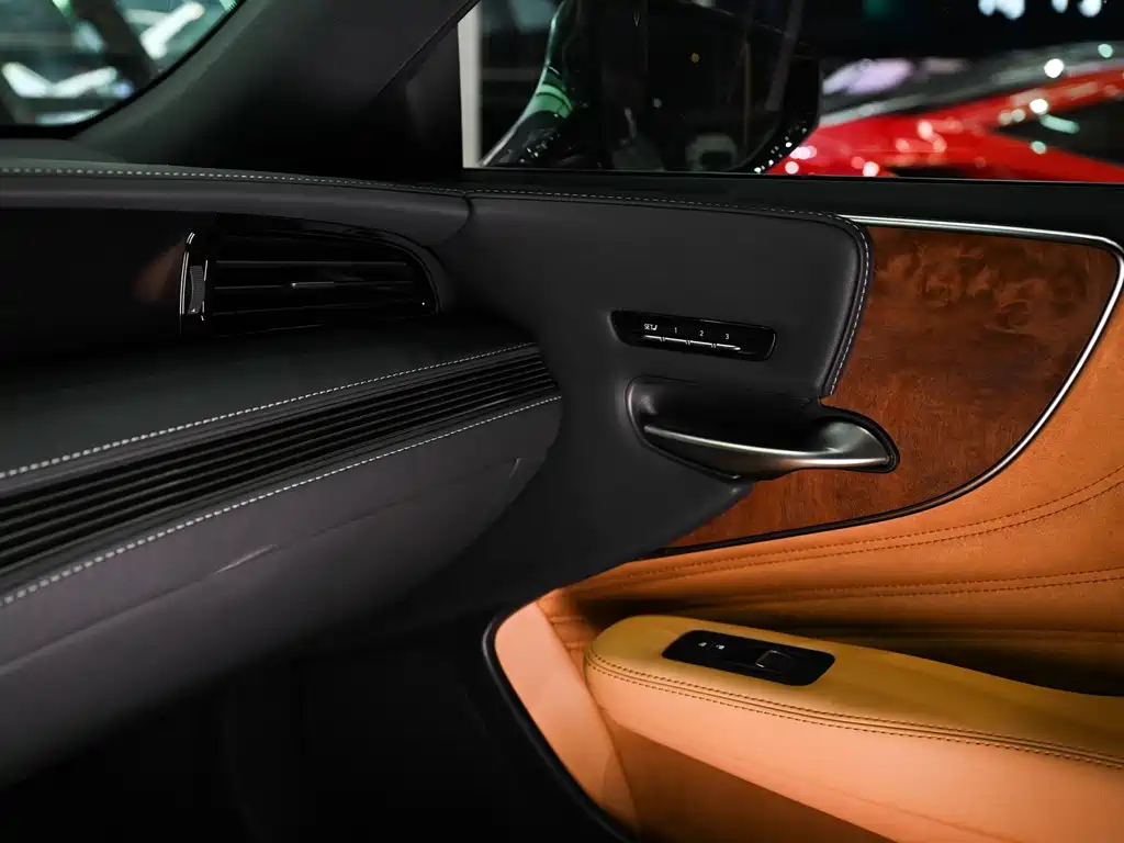 Lexus LS 2021 — фото 14