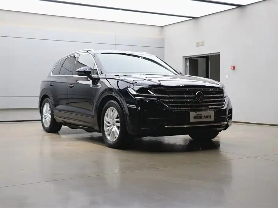Volkswagen Touareg 2023 — фото 24