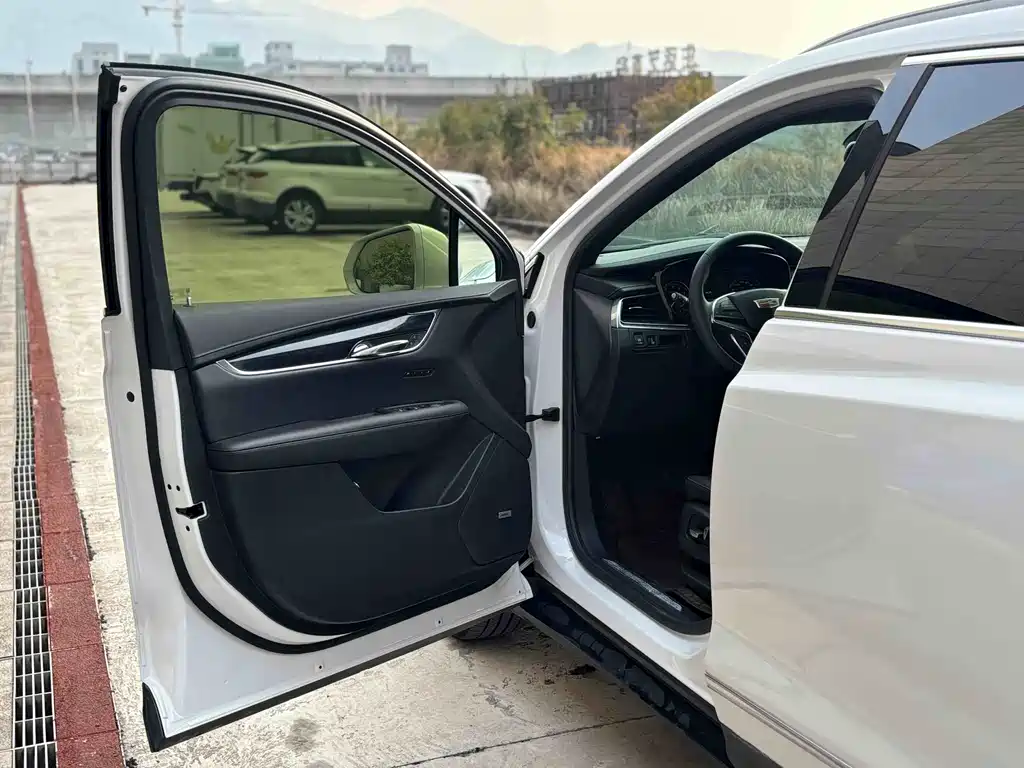 Cadillac XT5 2023 — фото 12