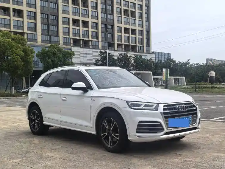 Audi Q5L 2020 — фото 8