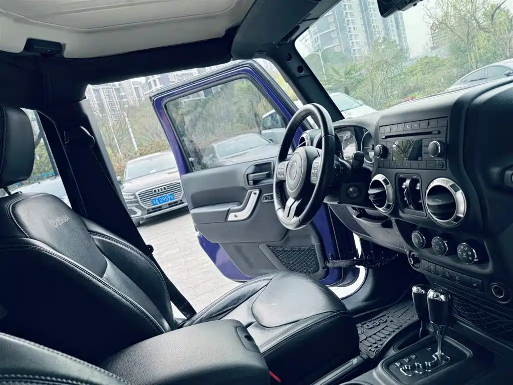 Jeep Wrangler 2017 — фото 12