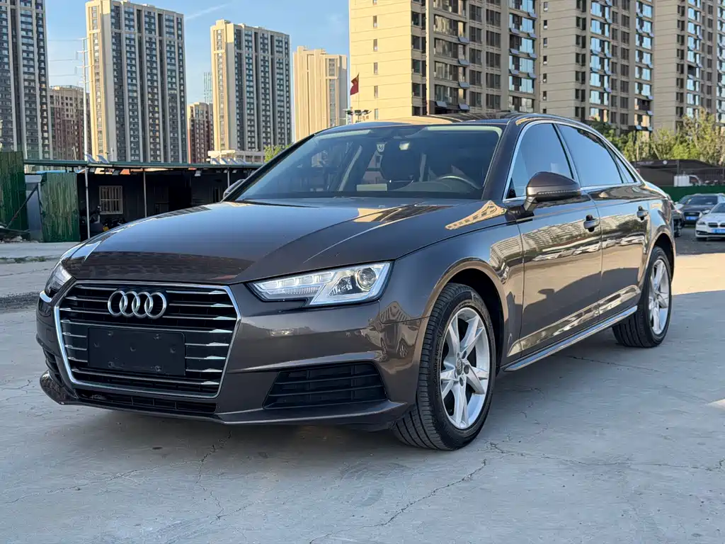 Audi A4L 2017 — фото 1