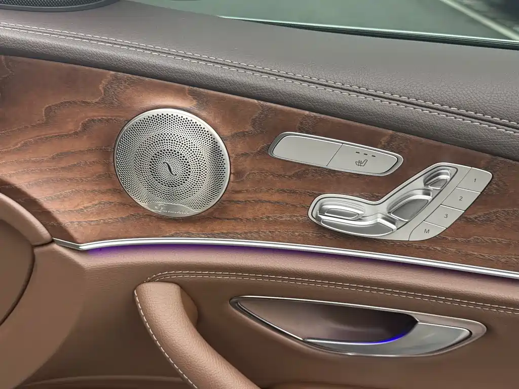 Mercedes-Benz E-Class 2024 — фото 13