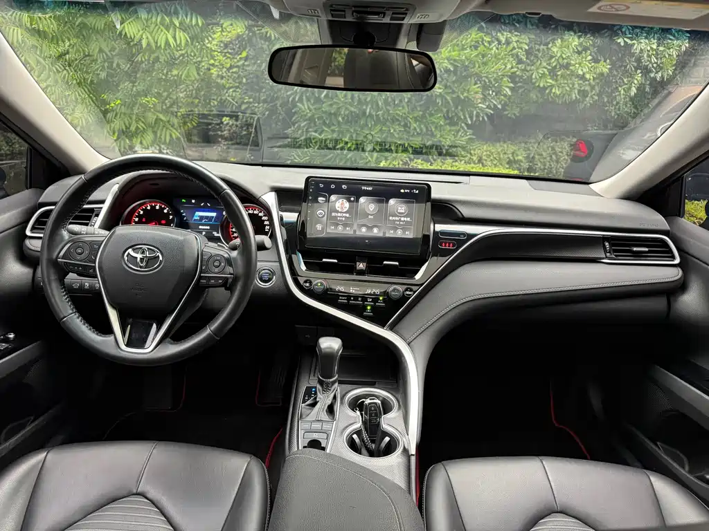 Toyota Camry 2023 — фото 11