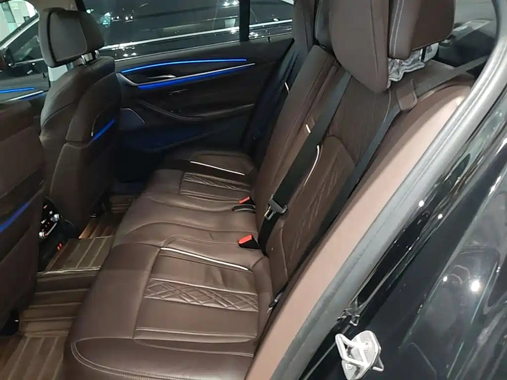 BMW 5 Series 2020 — фото 17