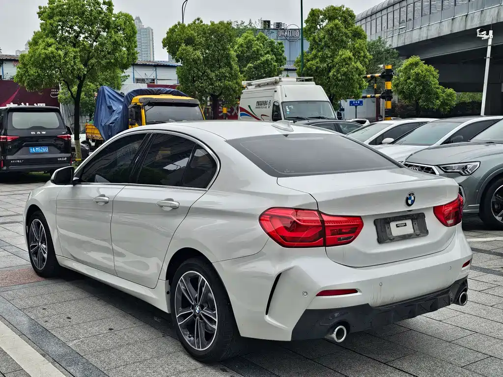 BMW 1 Series 2023 — фото 12