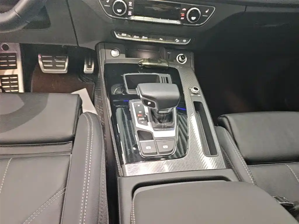 Audi Q5L 2023 — фото 14