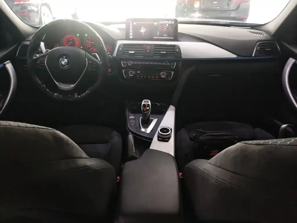 BMW 3 Series 2017 — фото 10