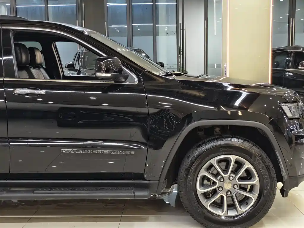Jeep Grand Cherokee 2021 — фото 18