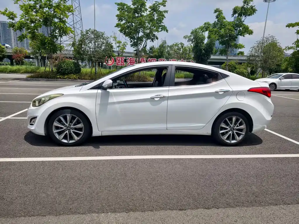 Hyundai Elantra Langdong 2016 — фото 10