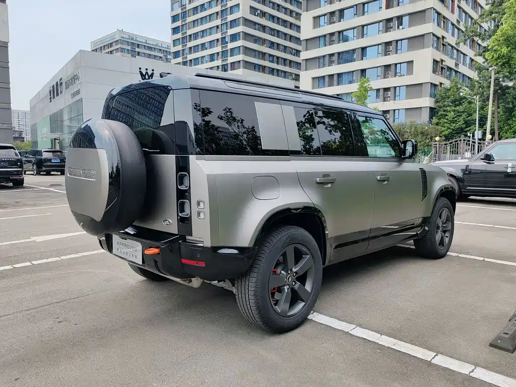 Land Rover Defender 2024 — фото 3