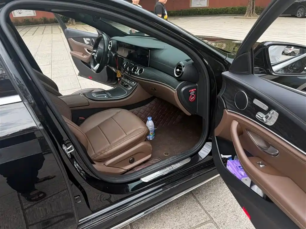 Mercedes-Benz E-Class 2023 — фото 6