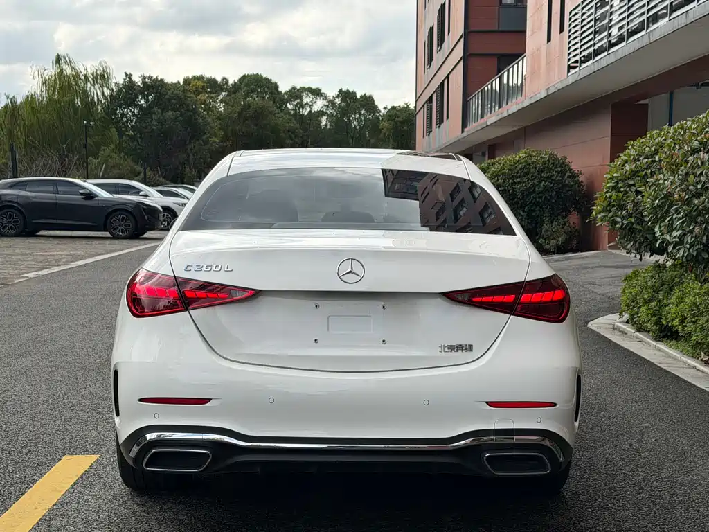 Mercedes-Benz C-Class 2025 — фото 13