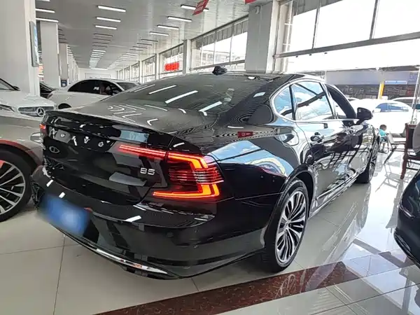 Volvo S90 2025
