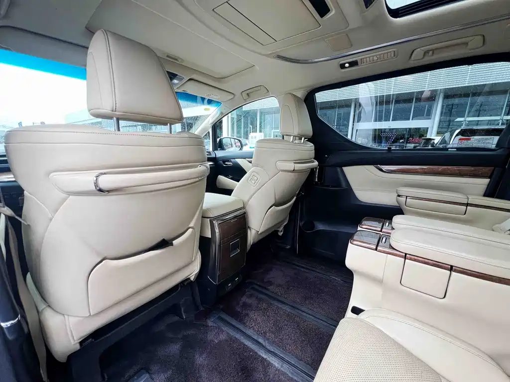 Toyota Alphard 2017 — фото 6
