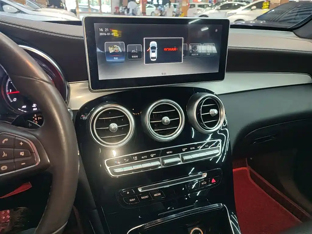 Mercedes-Benz GLC 2018 — фото 13