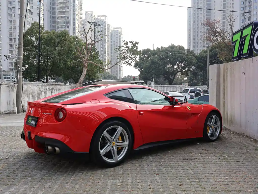 Ferrari F12berlinetta 2015 — фото 9