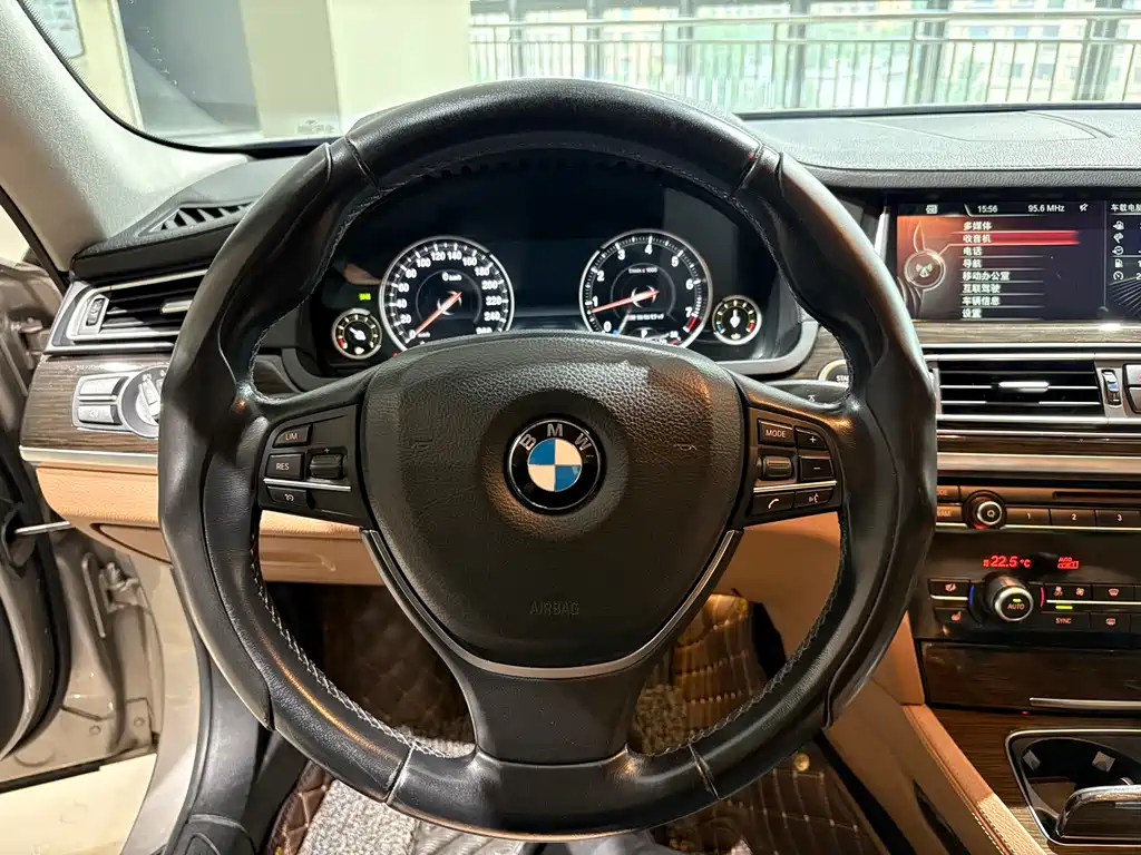 BMW 7 Series 2014 — фото 7