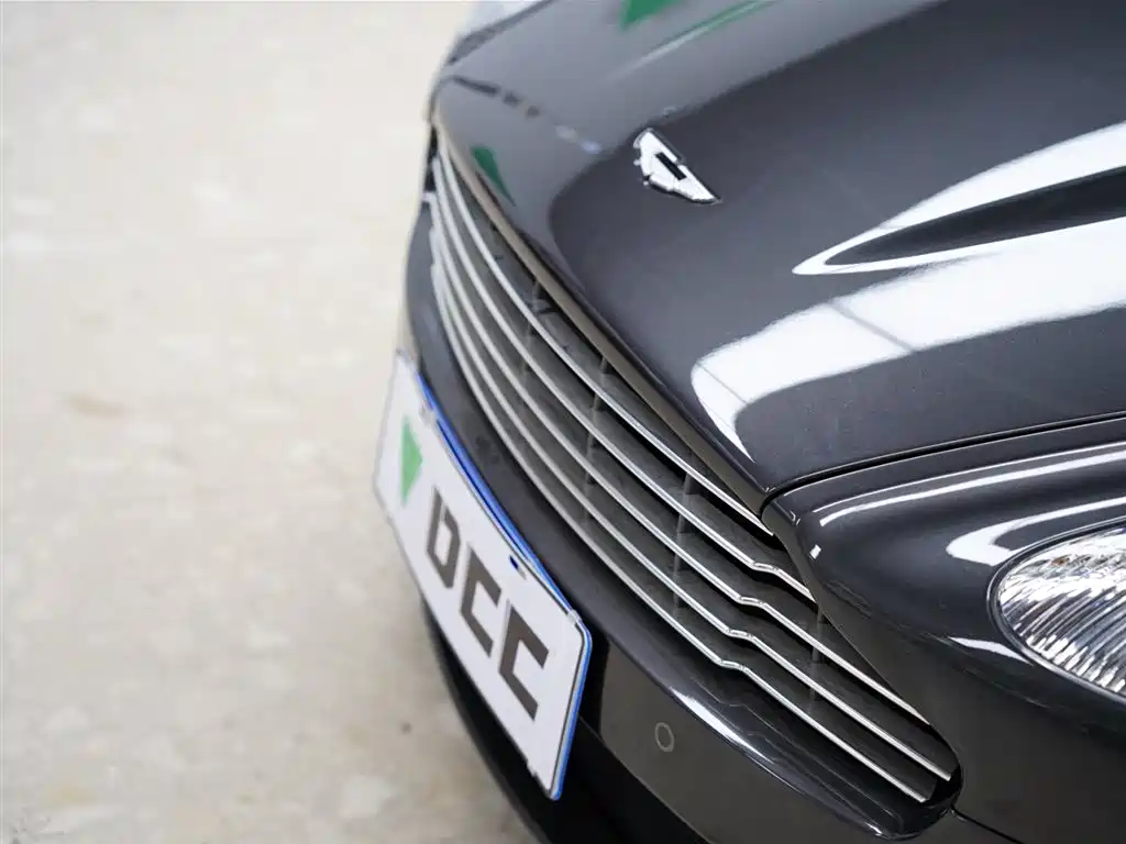 Aston Martin DBS 2010 — фото 17