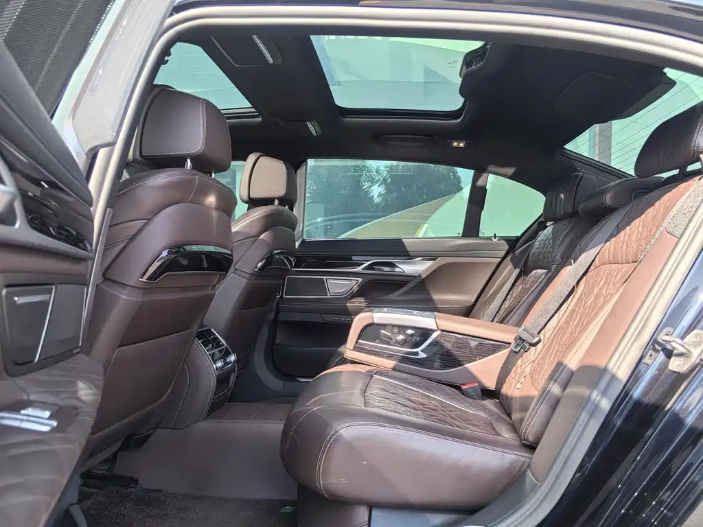BMW 7 Series 2022 — фото 10