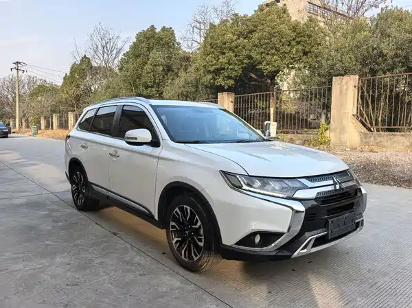 Mitsubishi Outlander 2020