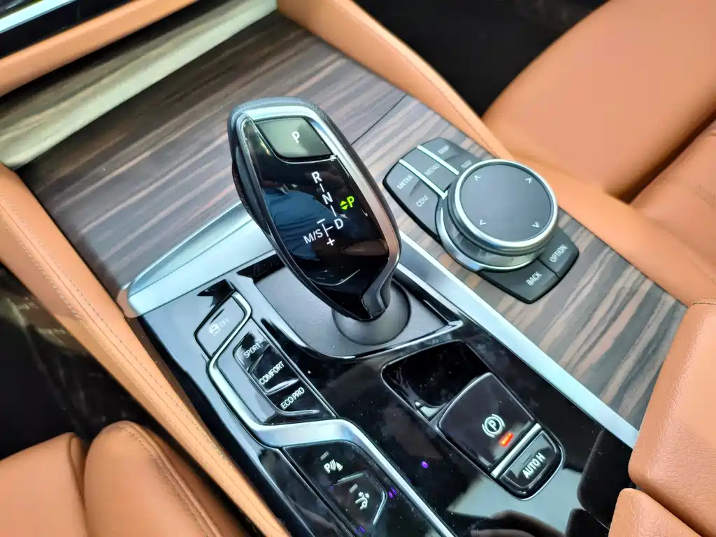 BMW 6 Series GT 2023 — фото 15