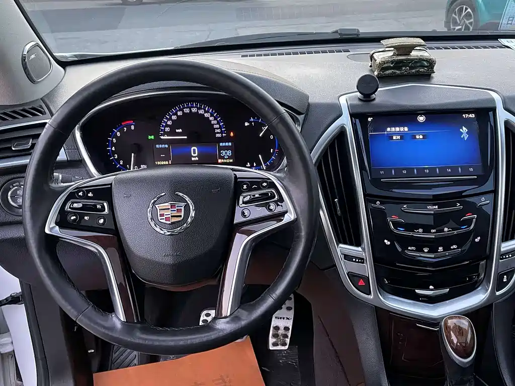Cadillac SRX 2014 — фото 8