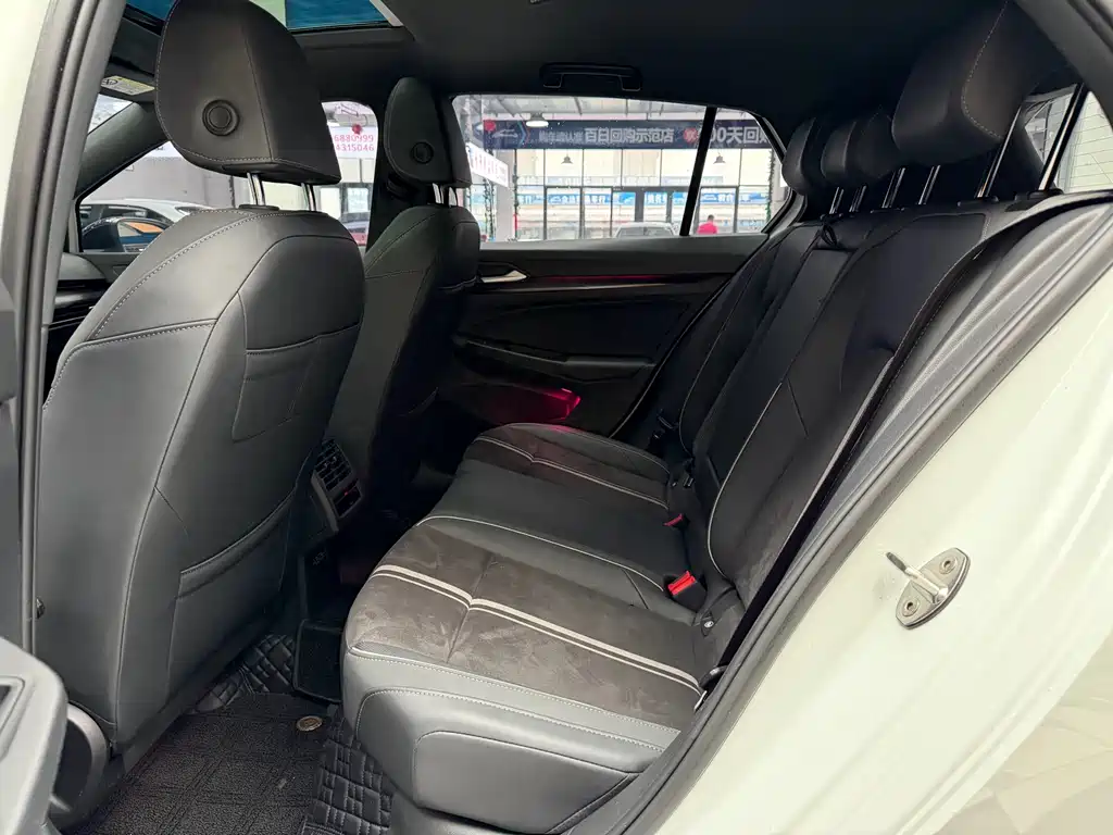 Volkswagen Golf 2023