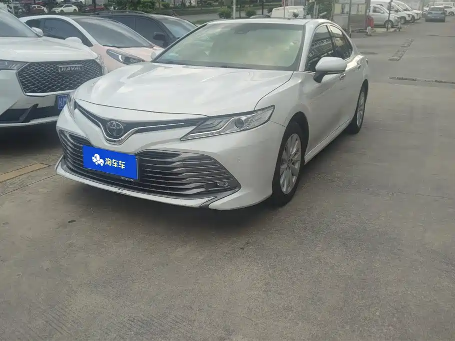 Toyota Camry 2020 — фото 1