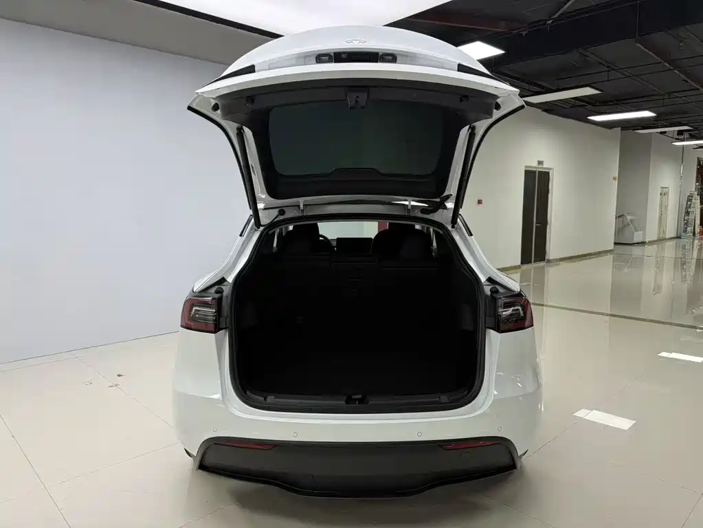 Tesla Model Y 2022 — фото 16