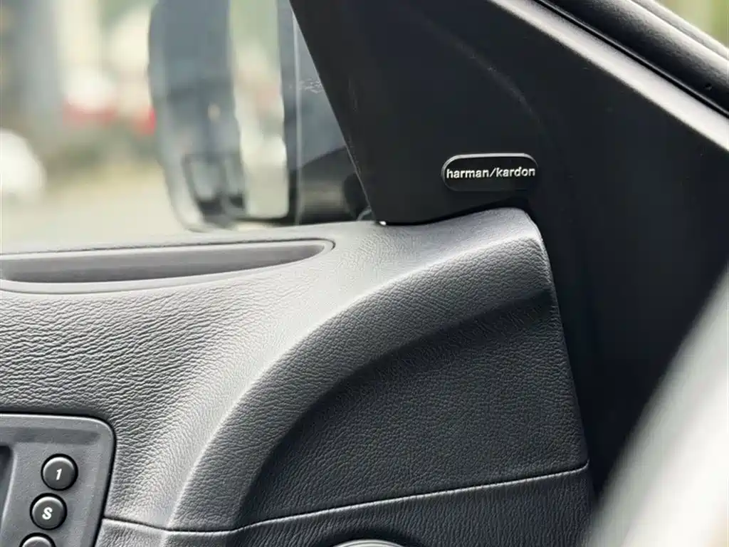 Chrysler 300C 2016 — фото 24