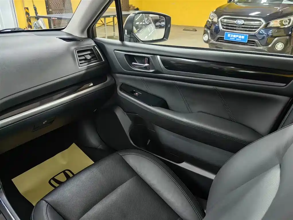 Subaru Legacy 2017 — фото 20