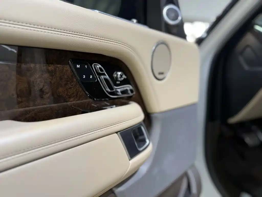 Land Rover Range Rover 2022 — фото 23