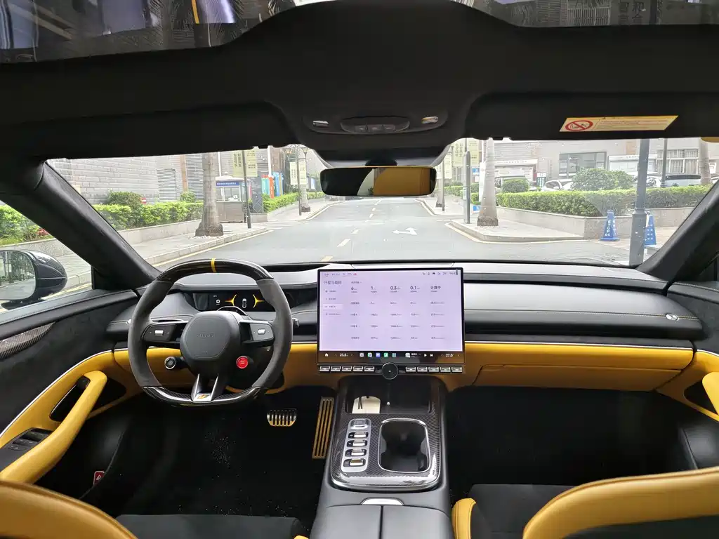 Xiaomi SU7 Ultra 2025