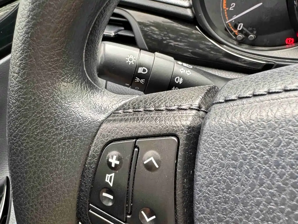 Toyota Yaris L 2022 — фото 20
