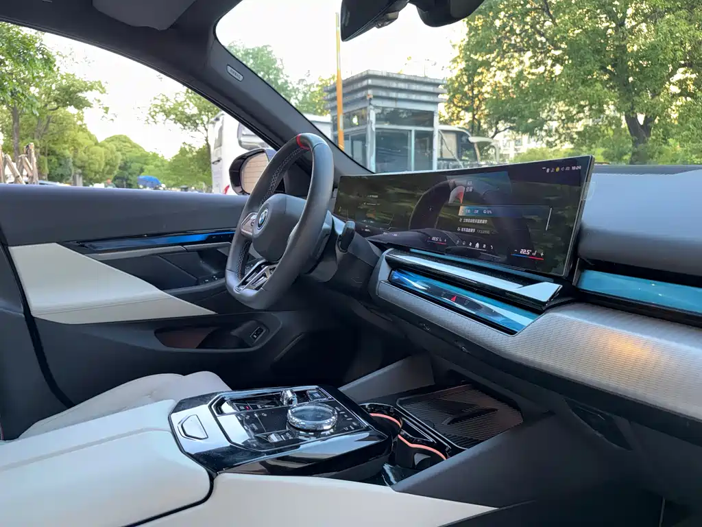 BMW i5 M60 2025 — фото 19