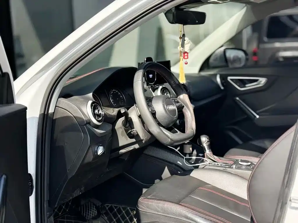 Audi Q2L 2023