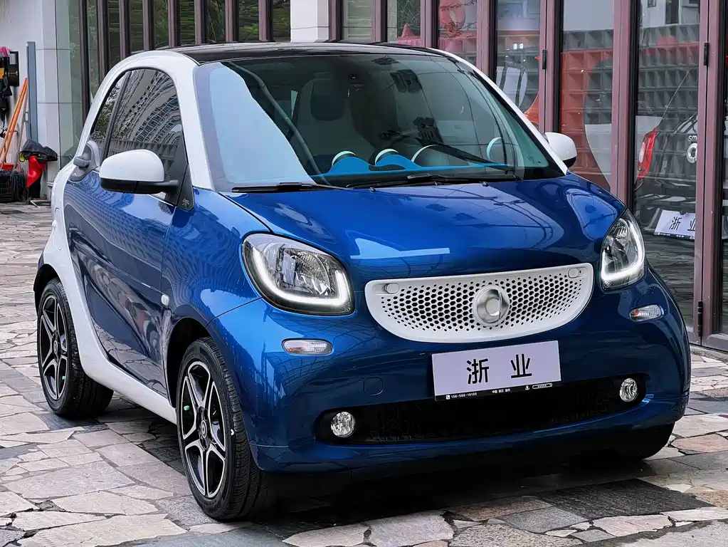 smart Fortwo 2017 — фото 9