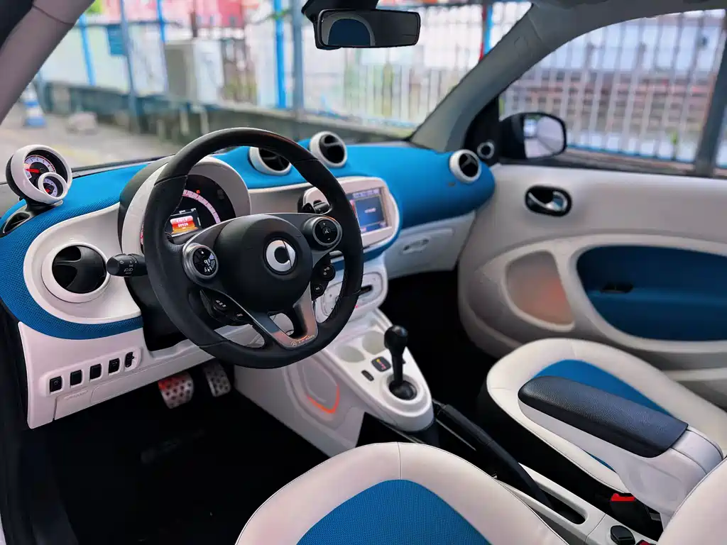 smart Fortwo 2017 — фото 10