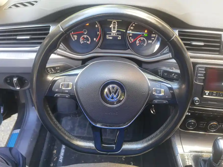 Volkswagen Passat 2016 — фото 15