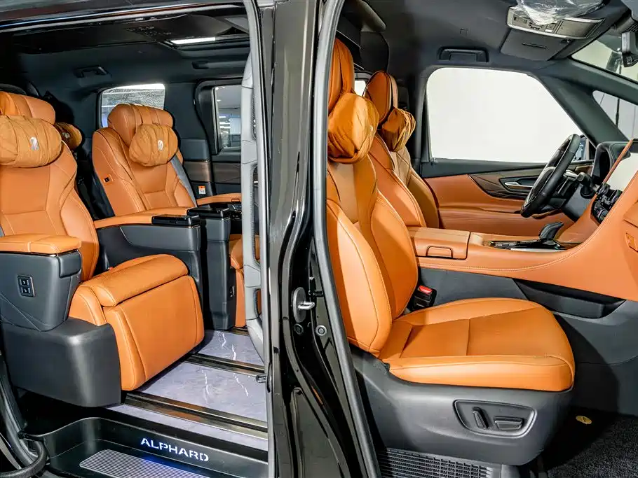 Toyota Alphard 2024 — фото 25