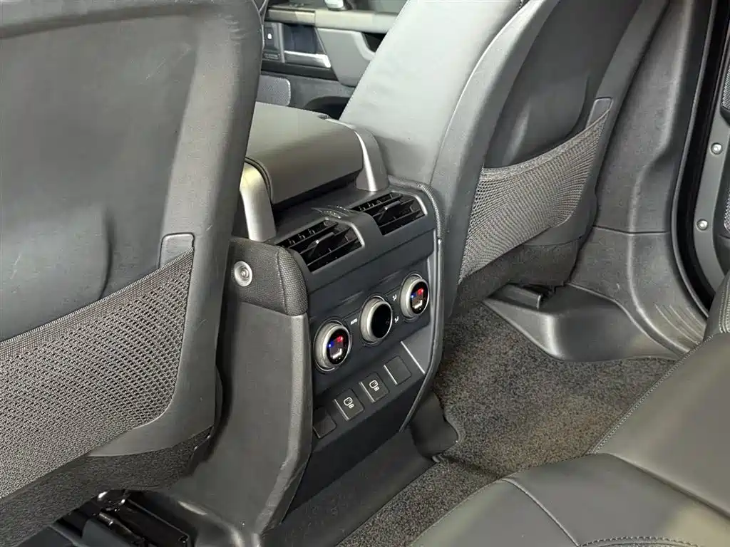 Land Rover Defender 2024 — фото 13