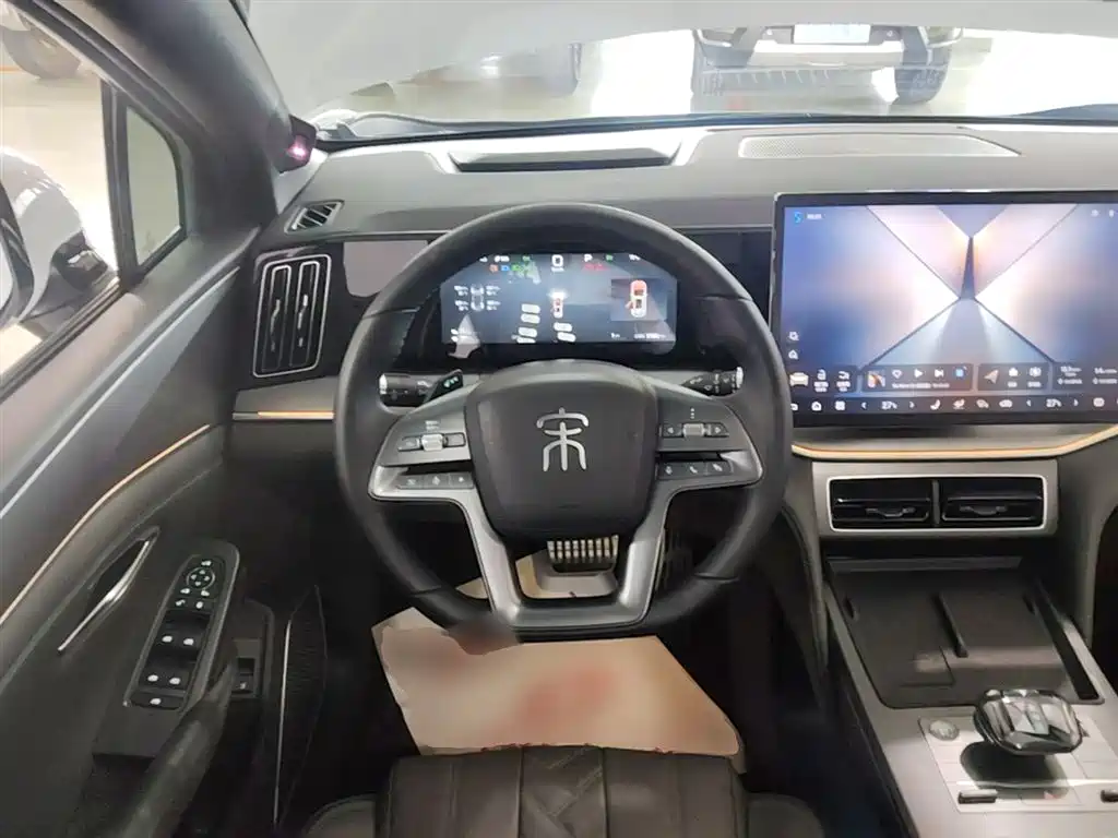 BYD L DM-i 2025 — фото 11