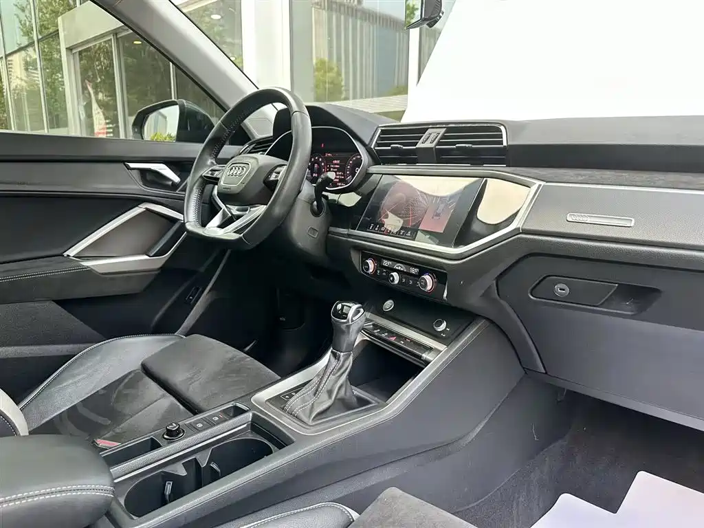 Audi Q3 2020 — фото 16