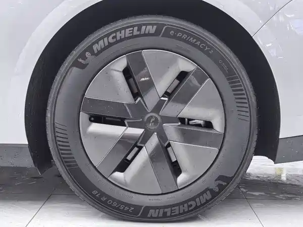 Li Auto MEGA 2025