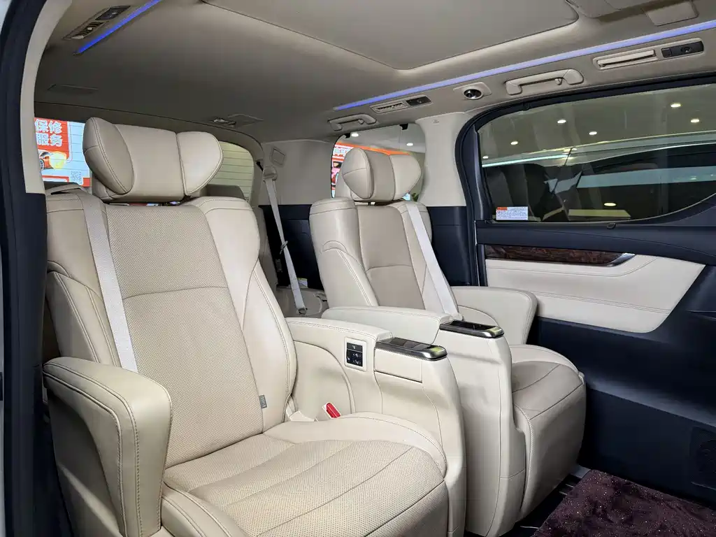 Toyota Alphard 2020 — фото 19