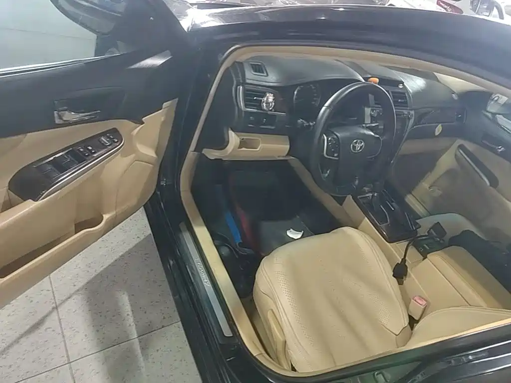 Toyota Camry 2017 — фото 16