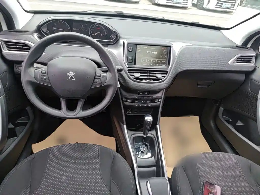 Peugeot 2008 2016 — фото 10