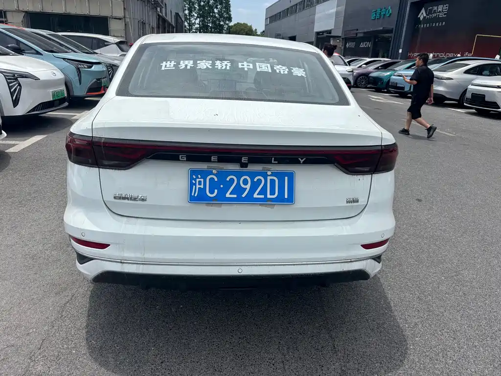 Geely Emgrand 2024